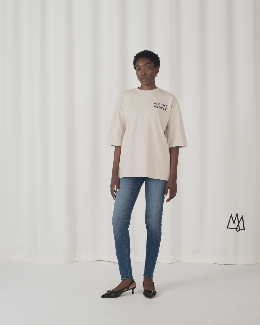 TSHEO MODEL IN BLUE JEANS