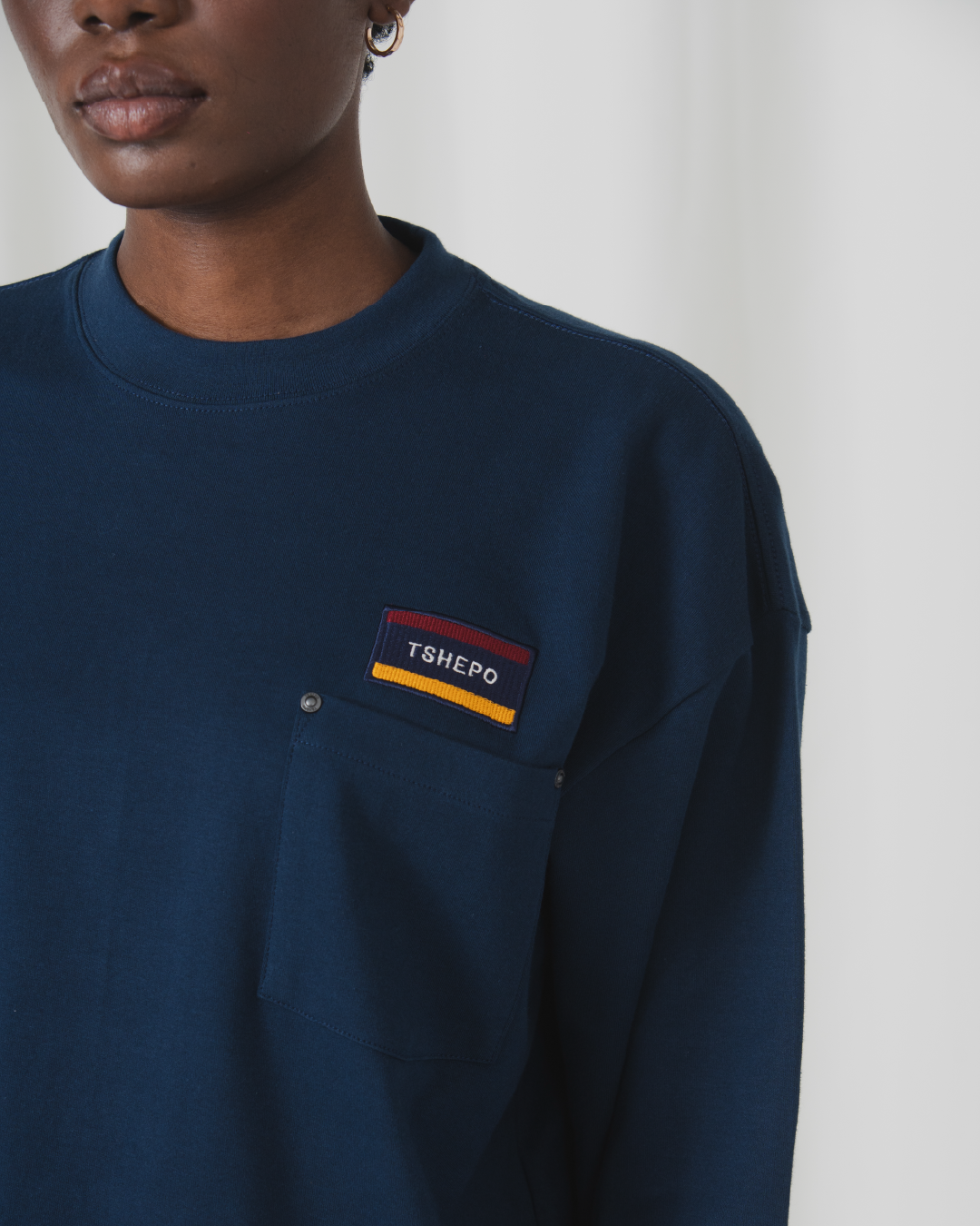 POCKET FLAG, OVERSIZED CREWNECK
